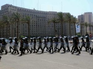 قوات مكافحة الشغب قرب ميدان التحرير