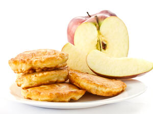 التفاح المقلي من مطبخ منال العالم