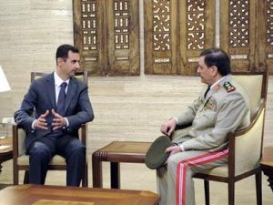 وزير الدفاع السوري العماد فهد جاسم الفريج في اجتماع مع الرئيس السوري بشار الأسد 