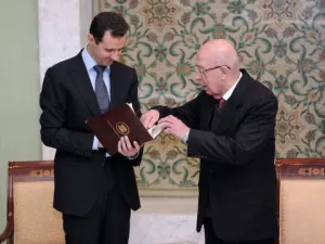 الرئيس السوري تسلم نسخة من مشروع الدستور الجديد
