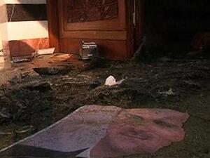 صورة ممزقة للرئيس السوري بشار الاسد بسفارة بلاده عقب اقتحامها في القاهرة
