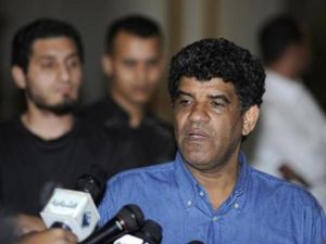 عبدالله السنوسي رئيس المخابرات في عهد القذافي يتحدث لوسائل الإعلام في طرابلس يوم 21 اغسطس اب 2011.