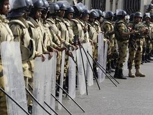 عناصر من الجيش المصري امام جامعة الازهر
