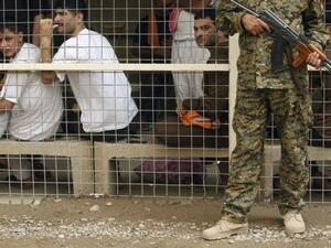 معتقلون في احد سجون بغداد