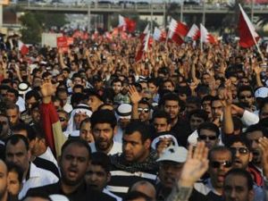 معارضون للحكومة البحرينية يتظاهرون قرب المنامة 
