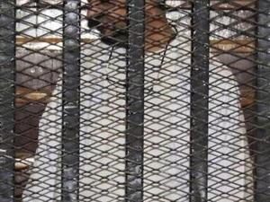 محمد البلتاجي القيادي البارز في جماعة الاخوان المسلمين في قاعة المحكمة بالقاهرة 
