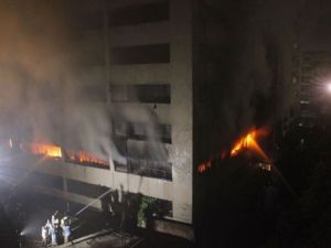 حريق داخل مصنع للنسيج في بنغلادش