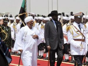 الرئيس السوداني عمر البشير ورئيس جنوب السودان سلفا كير في الخرطوم 
