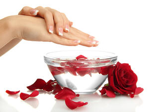 أسرار ونصائح لتحافظي على جمال يديك