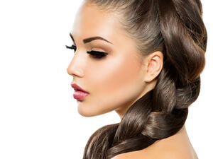 للعرائس السمراوات: إليكِ 6 نصائح لجَذب ضيوفك