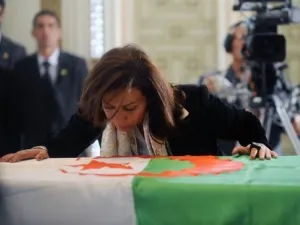 النظرة الاخيرة على جثمان بن بلة 