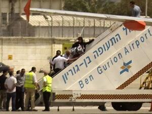 ترحيل ناشطين في مطار بن غوريون