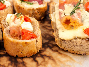 وجبة الفطور:جبنة سائحة مع الخبز المقرمش