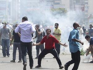 انصار مرسي يتصدون لقوات الامن في ميدان رابعة العدوية