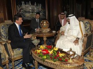 رئيس الوزراء البريطاني ديفيد كاميرون أثناء زيارته للسعودية يوم الجمعة