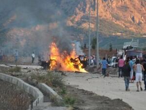 سيارة تحترق جراء انفجار في تونجلي
