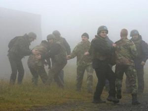عناصر من منظمة حظر الاسلحة الكيميائية يتدربون في فيلدفليكن
