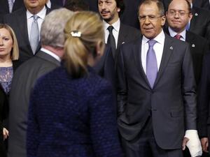 Clinton (back to the camera) and Lavrov on Thursday (Photo: Kevin Lamarque / POOL / AFP)
