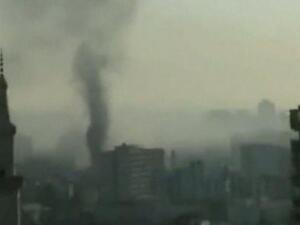 لقطة من تسجيل فيديو تظهر سحابة دخان تتصاعد من مجمع قيادة الاركان بدمشق عقب الهجوم