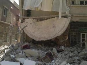 مبنى مدمر بمخيم للاجئين الفلسطينيين في درعا
