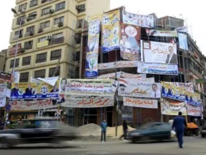 لافتات انتخابية لمرشحين في القاهرة