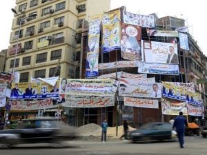 لافتات لمرشحين في القاهرة