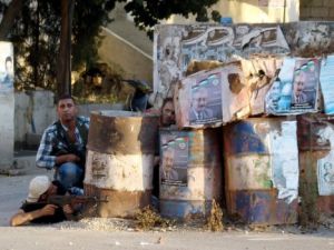 مسلح فلسطيني في مخيم عين الحلوة اثناء الاشتباكات بين فتح وجند الشام