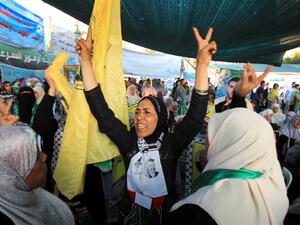 Mothers celebrate the end of the hunger strike and a victory for the prisoners and their families