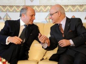 فابيوس واثق من اعطاء دفع جديد للعلاقات الفرنسية الجزائرية 