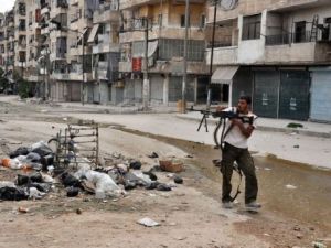 مقاتل من المعارضة في حلب
