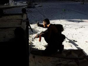 ارشيف/ مقاتل من الجيش الحر في وسط حلب