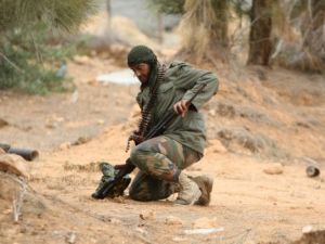 مقاتل قرب سرت