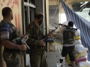 مقاتلون من المعارضة السورية في حلب 
