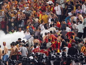 Tunisian football fans 