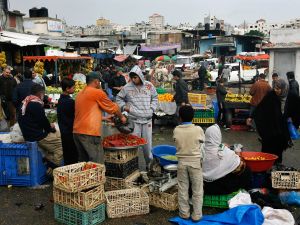 Vegetable Sellers Replace Un-bathed Masses.