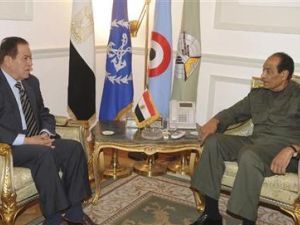  كمال الجنزوري يتحدث إلى المشير محمد حسين طنطاوي 