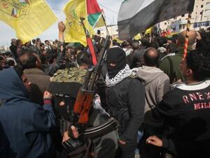 الاف الفلسطينيين يشيعون الاسير الشهيد جرادات