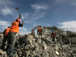 اصابة سيدتين بجروح 