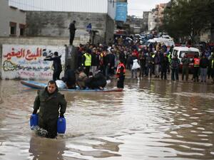 مياه الامطار تغمر مئات المنازل في غزة