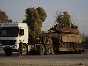 دبابة اسرائيلية عند الحدود مع غزة 