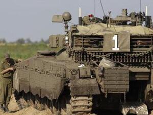 دبابة اسرائيلية قرب الحدود مع قطاع غزة

