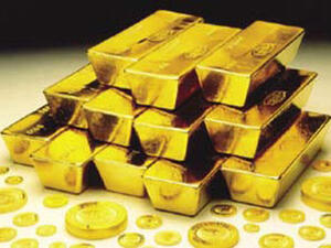 انخفض سعر الذهب في الاسواق العالمية بنحو 100 دولار مما ادى الى انخفاض اسعار الذهب في السوق المحلي بنحو دينارين للغرام الواحد