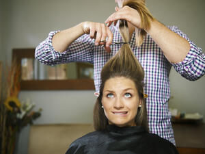 4 علامات تدل أن شعركِ بحاجة للقص