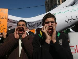 فلسطينيون يتظاهرون ضد سياسة رئيس الوزراء سلام فياض في الخليل السبت