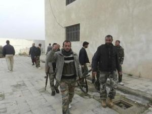 مقاتلون من الجيش السوري ا لحر في الحولة قرب حمص 