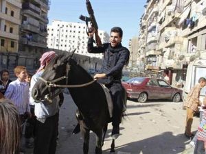 مقاتل من الجيش السوري الحر المعارض يمتطي حصانا ويمسك ببندقية في حلب في اول ايام عيد الاضحى 
