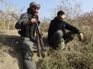 ارشيف/ مقاتلان من الجيش السوري الحر قرب دمشق