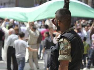 مقاتل من الجيش السوري الحر في ادلب