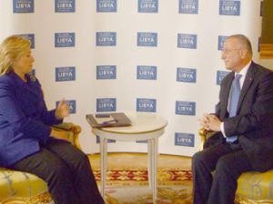 أوغلى يبحث مع كلينتون التطورات الليبية 