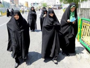 نجاد: ميزانية إيران تتعرض لضغوط